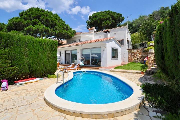 Gîte pour 8 personnes, avec jardin, animaux acceptés