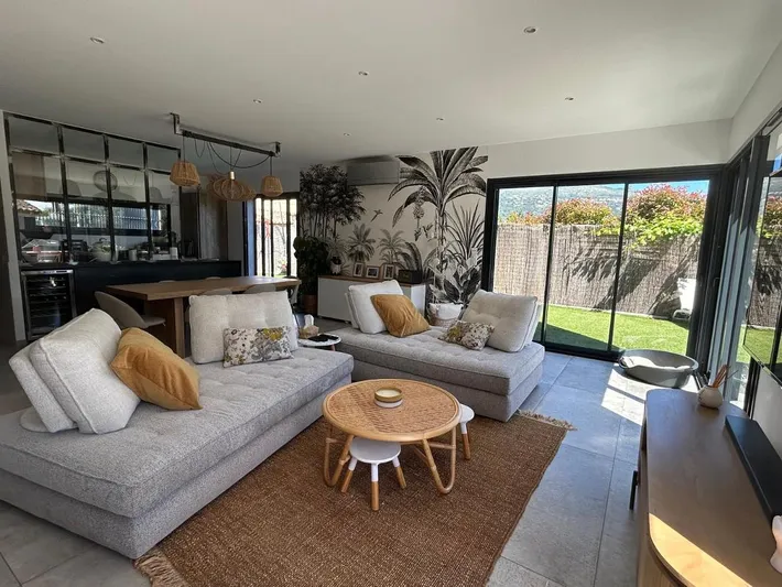 Chalet para 6 personas, con terraza y vistas además de piscina y jardín - 1