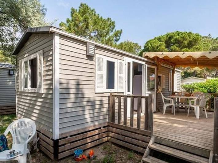 Camping Le Val d'Ussel - Mobilheim 4 personen - Classic | 2 Zi. | 4 Pers. | Erhöhte Terrasse in Proissans, Périgord Noir