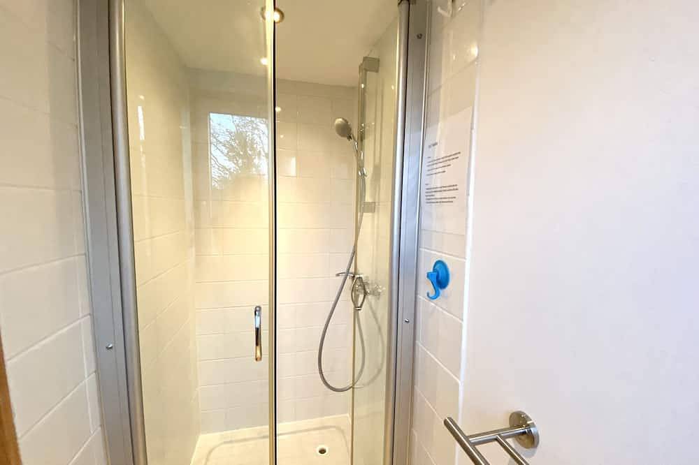 Ganze Wohnung, Fünfbettzimmer 30 qm mit eigener Dusche und Etagen-Wc, max. 5 Personen in Engen, Hegau