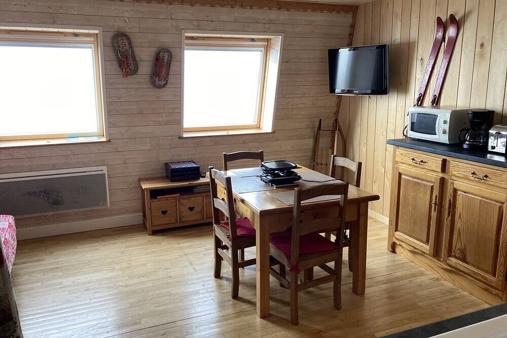 Entire apartment, Mountain studio at Altitude 1500 in Le Lioran, Saint-Jacques-des-Blats