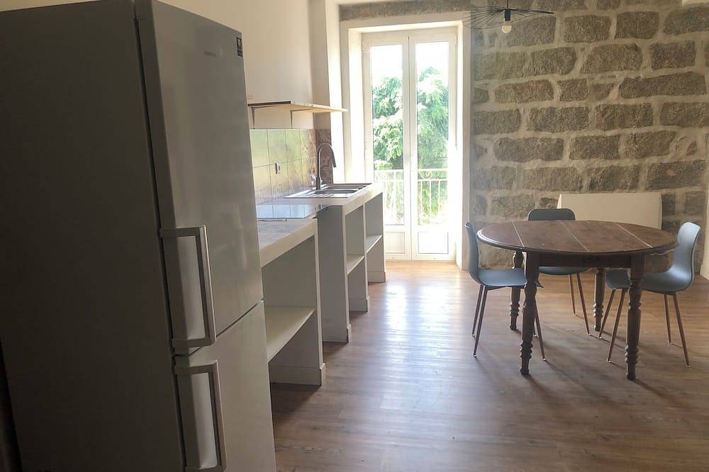 Appartement entier, Appartement T2 dans maison de village climatisé in Aullène, Parc naturel régional de Corse