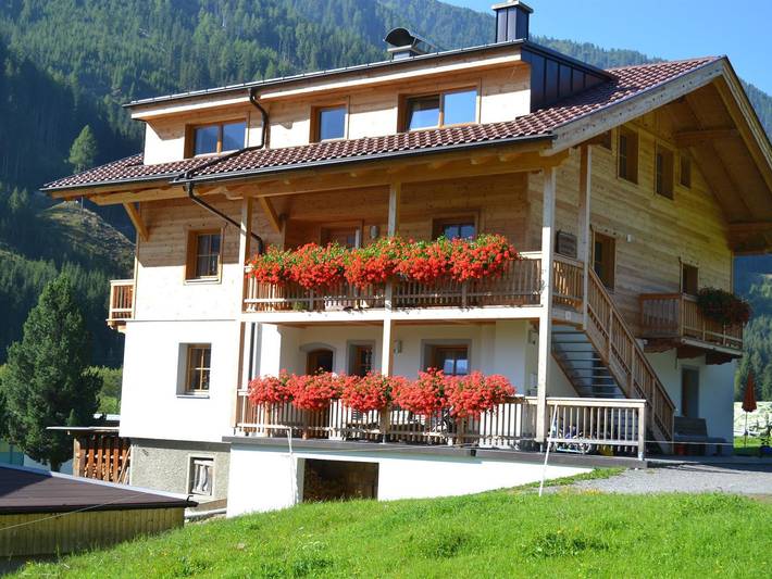 Ferienwohnung für 4 Personen, mit Garten und Balkon, kinderfreundlich in St. Veit in Defereggen