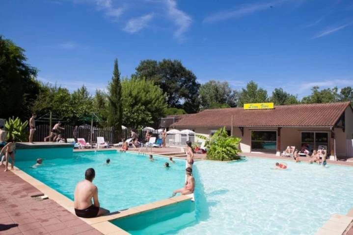 Wohnwagen für 6 Personen, mit Kinderpool in Carennac