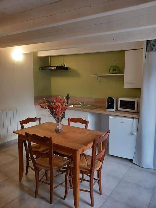 Gîte pour 4 personnes, avec terrasse à Montournais - 2