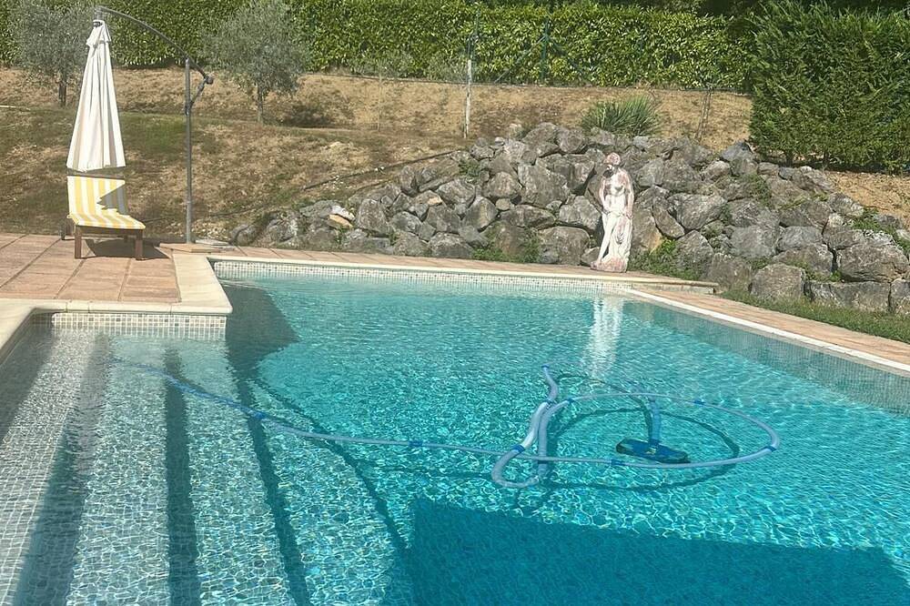 Luxurious  2-bedroom villa with private pool, Ac, Wifi , Vineyard in  Tuscany in Castelnuovo di Garfagnana, Garfagnana