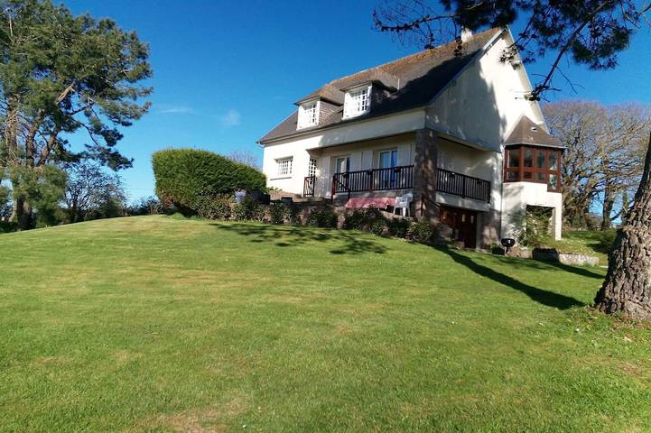 Location de vacances pour 10 personnes, avec terrasse et jardin à Fermanville