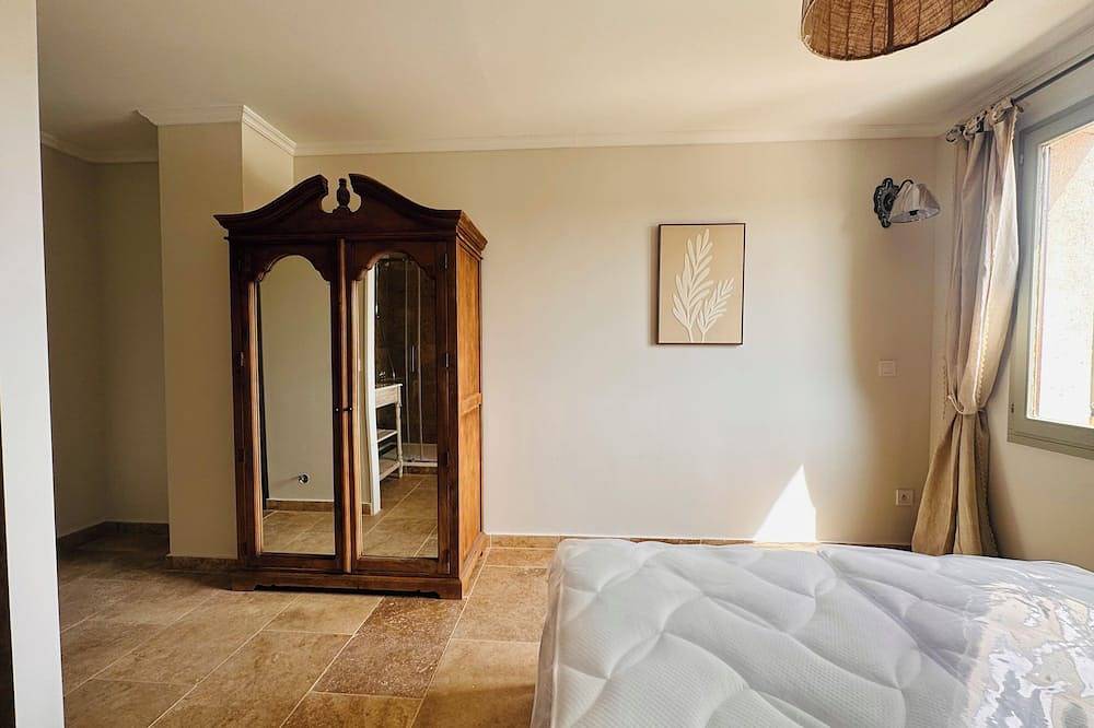 Ganze Wohnung, 2 bedroom, 2 bathroom apartment near Lourmarin - Apartment 1 in Vaugines, Regionaler Naturpark Luberon