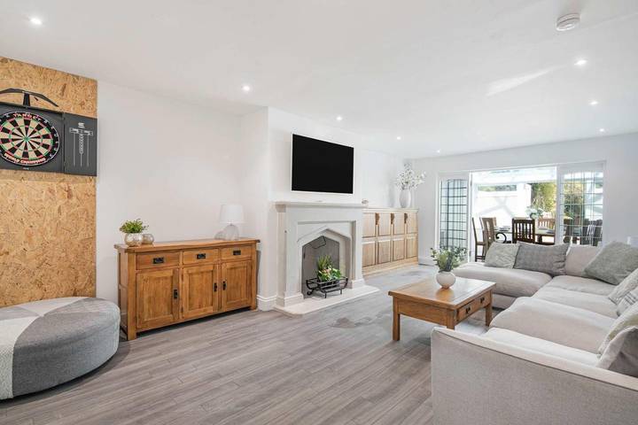 Holiday rental for 16 people, with Balcony and Hot tub as well as Terrace and Garden in Sevenoaks