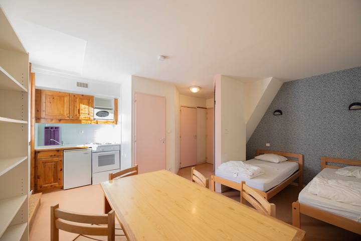 Location de vacances pour 6 personnes, avec jardin, animaux acceptés à Les Déserts