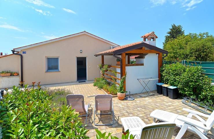 Vakantiehuis voor 4 personen, met terras in Peroj