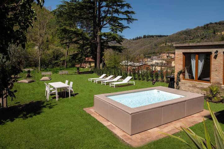 Casa vacanza per 5 persone, con piscina e giardino nonché terrazza in Londa