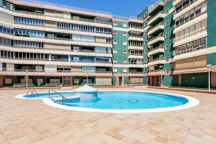 Hel lägenhet, Apartment 'Entero Playa Perello' with Shared Pool, Wi-Fi and Air Conditioning in El Perelló (Costa de Valencia), Sueca