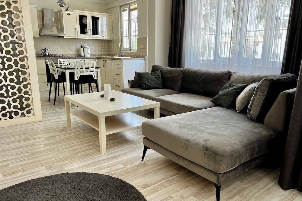 Entire apartment, Apartment in Complex with Pool and Great Location in Side, Manavgat