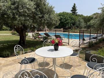 Gîte pour 6 personnes, avec piscine ainsi que jardin et terrasse à Trans-en-Provence