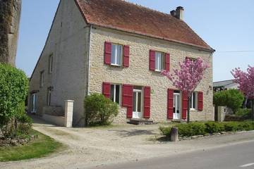 Gîte pour 4 personnes, avec jardin dans Saint-Micaud
