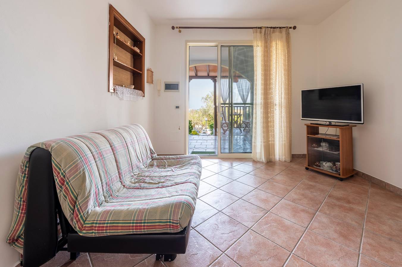Appartamento intero, Appartamento 'Residence degli Oleandri - Terra' con terrazza privata, Wi-Fi e aria condizionata in Santa Cesarea Terme, Provincia di Lecce