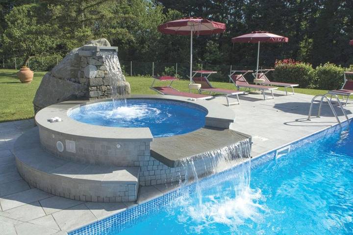 Hôtel pour 3 personnes, avec jacuzzi et bassin pour enfant ainsi que piscine et jardin, animaux acceptés à Mulazzo - 2