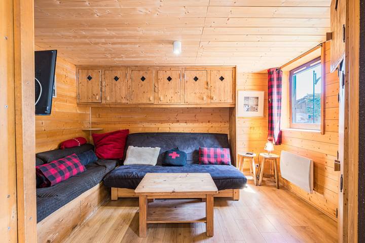 Appartement entier, Appartement 'Les Avenières - La Norma' avec vue sur les montagnes, balcon et Wi-Fi in La Norma, Villarodin-Bourget