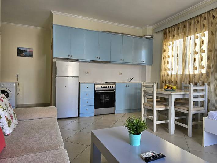 Ganze Wohnung, Ferienwohnung für 3 Personen mit Balkon in Sarandë, Vlorë
