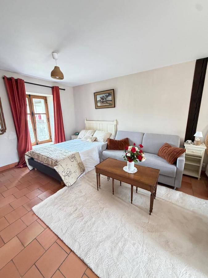 Location de vacances pour 5 personnes, avec jardin ainsi que vue et piscine à Abilly - 3