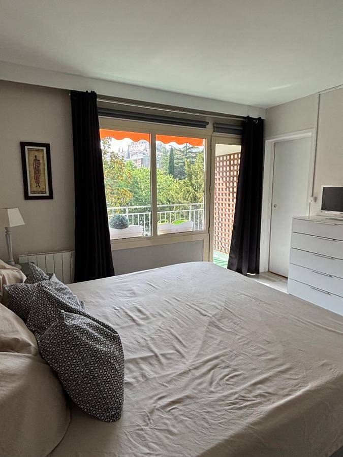 Gîte pour 3 personnes, avec vue et terrasse dans Casino de Greoux les Bains - 4