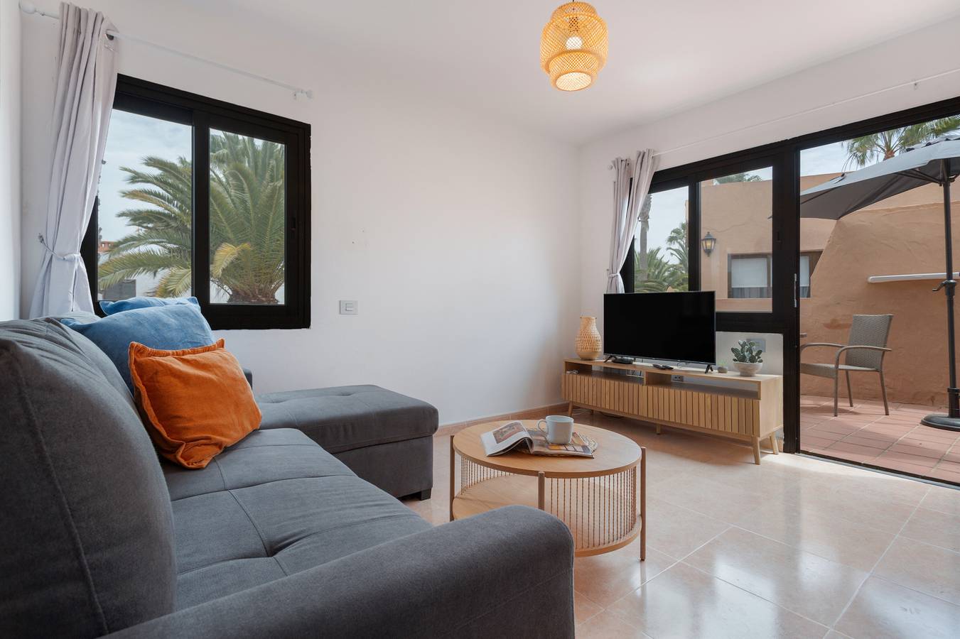 Apartamento entero, Vacaciones 'Margarita - Oasis Duna' con Piscina Compartida, Balcón y Wi-Fi in Corralejo, La Oliva