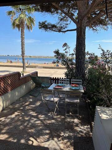 Villa Du Pin - Les pieds dans l'eau - Gruissan Plage du Grazel in Gruissan (Ville), Gruissan