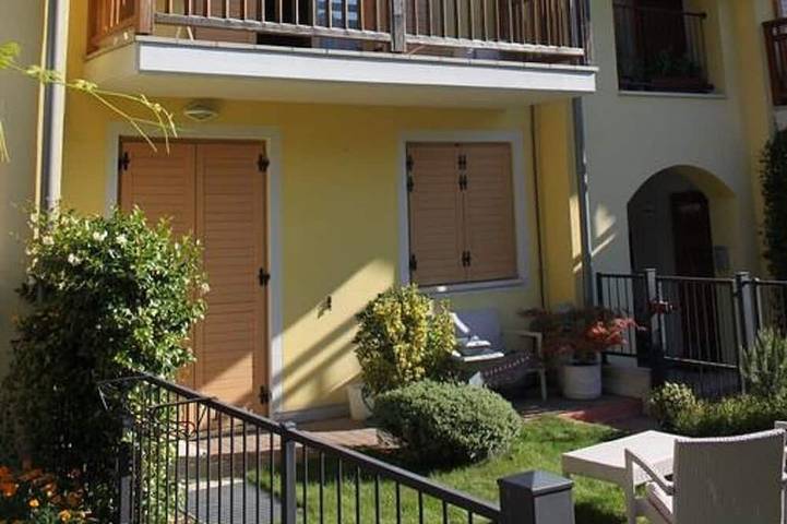 Ferienwohnung für 4 Personen, mit Balkon in Calceranica al Lago
