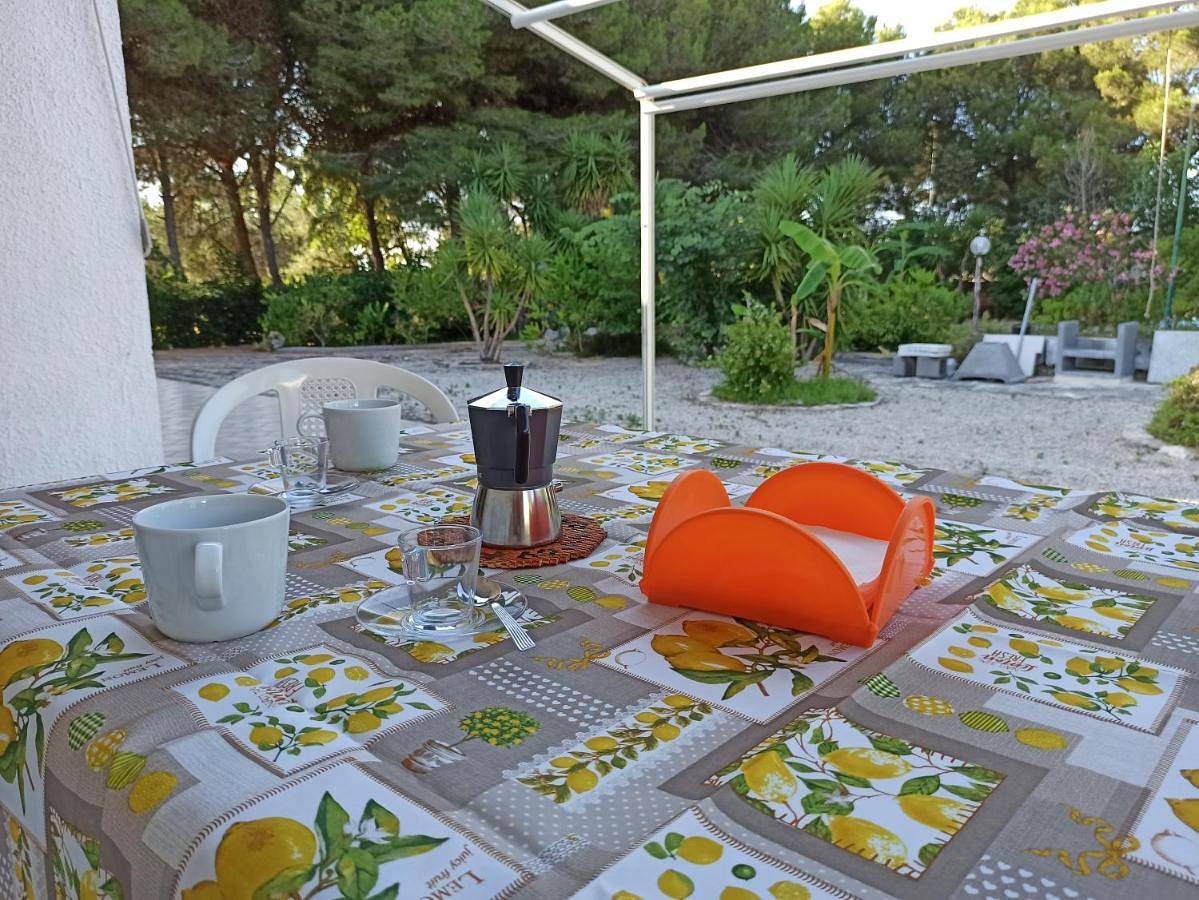 Casa dei Nonni by Briciole di Gusto - 3000mq di relax in giardino a 1500m dal mare in Lecce, Provincia di Lecce