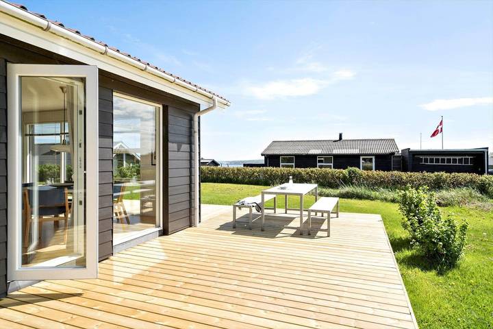 Ferienhaus für 4 Personen, mit Terrasse und Garten in Underbjerg