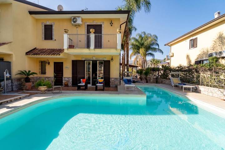 Villa pour 10 personnes, avec piscine ainsi que jacuzzi et balcon à Taormina - 3