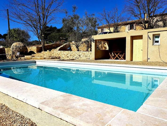 Chambre d’hôte pour 4 personnes, avec piscine ainsi que jardin et vue
