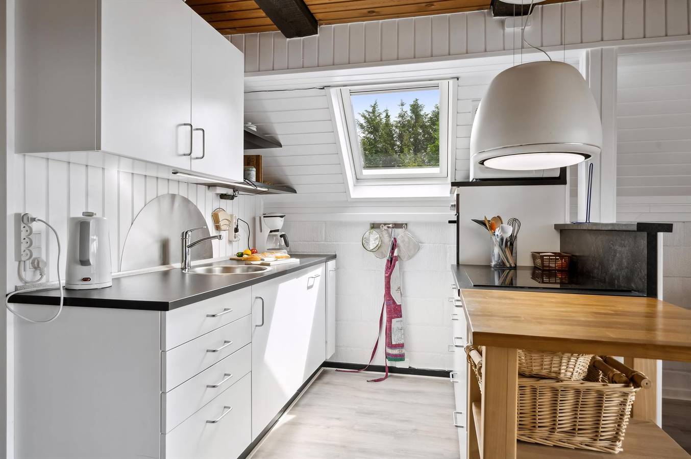 Pet friendly home in Glesborg with outdoor swimming pool in Selkær Mølle, Glesborg