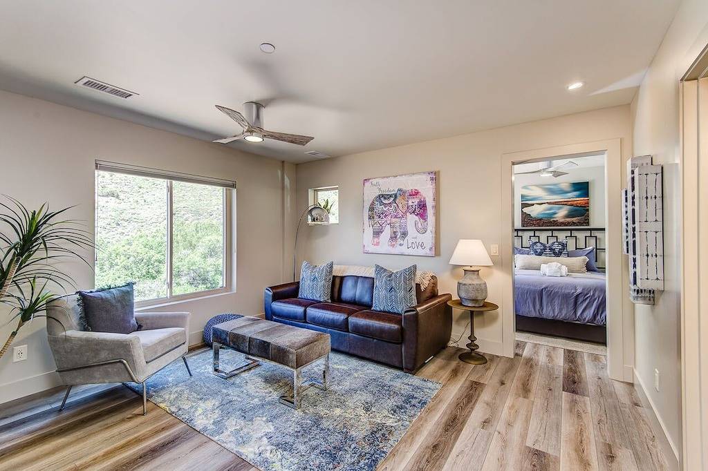 Experience luxury at Sedona Canyon Terrace, a 2Br retreat with stunning canyon views. in Oak Creek Canyon