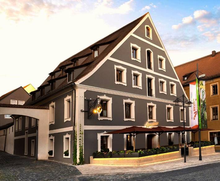 Hotel, mit Terrasse