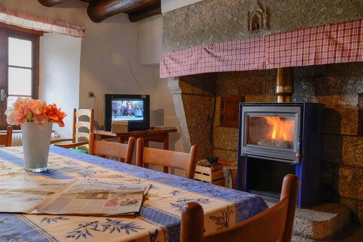 Gîte pour 7 personnes, avec vue dans Peyre-en-Aubrac - 2