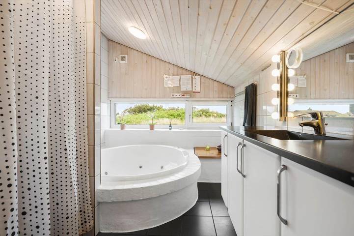 Ferienhaus mit Meerblick für 6 Personen, mit Terrasse und Sauna sowie Whirlpool in Grønhøj Strand - 2