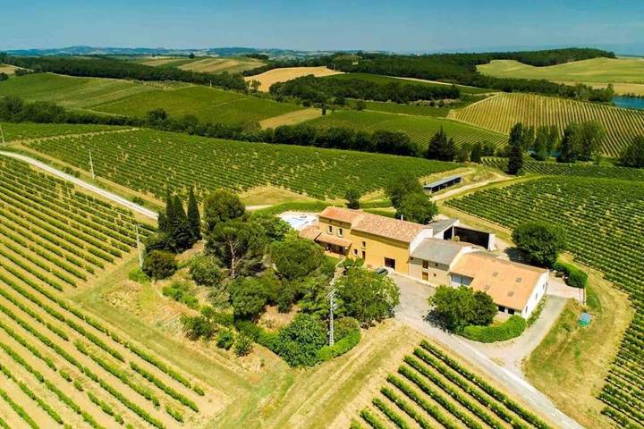 Location de vacances pour 6 personnes, avec terrasse ainsi que vue et piscine à Alaigne - 4