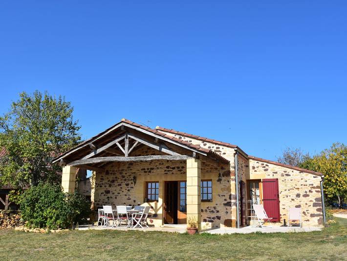 Maison de vacances pour 6 personnes, avec Terrasse ainsi que Jardin et Piscine dans Périgord Pourpre