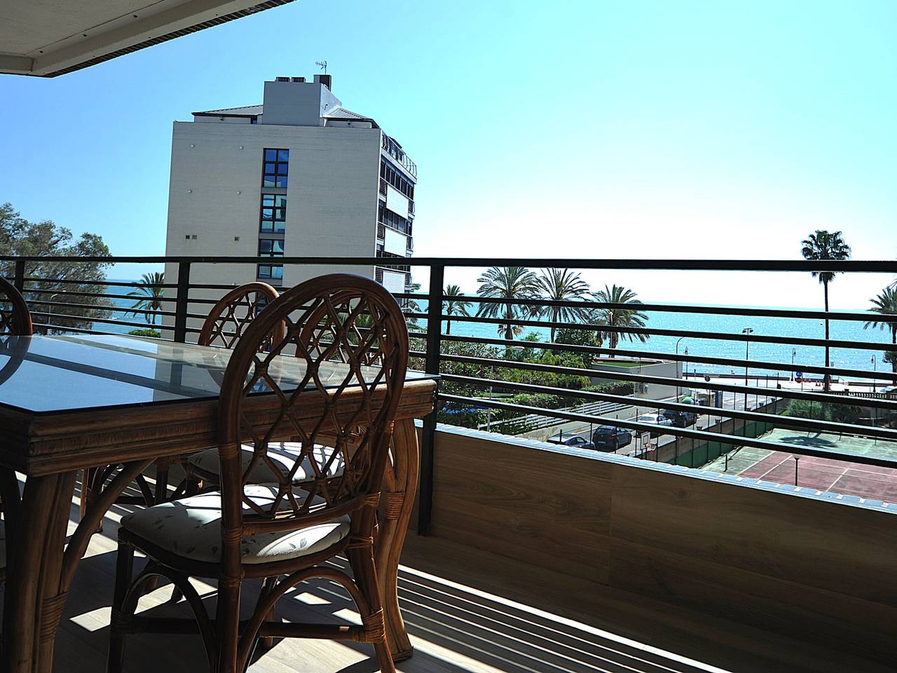 Entire apartment, Spacious apartment in Benicàssim with parking in Benicassim, Costa del Azahar