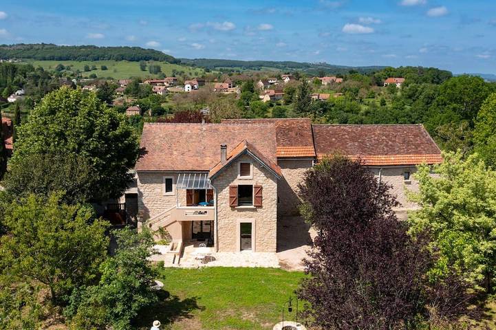Location de vacances pour 6 personnes, avec jardin à Saint-Jean-Lespinasse