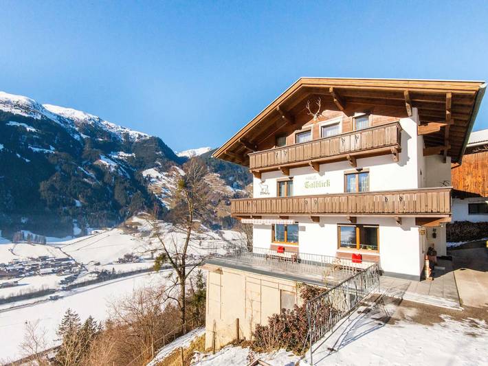 Ferienhaus für 10 Personen, mit Balkon in Hainzenberg