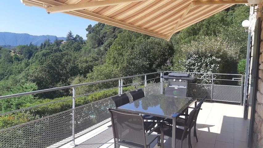 Location de vacances pour 6 personnes, avec terrasse et piscine ainsi que vue et jardin, animaux acceptés à Saint-Pierre-Saint-Jean - 3