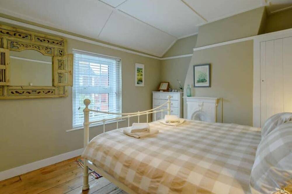 South Downs - Seaside Cottage with Dbl + Sofa Bed in Eastbourne, East Sussex