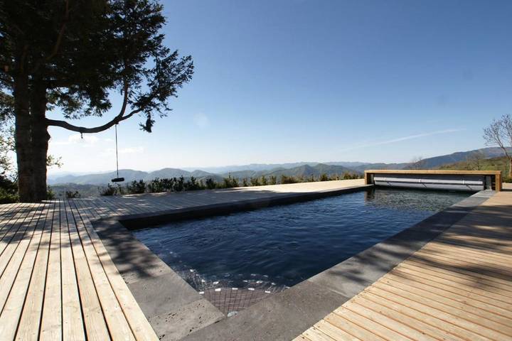Casa rural para 19 personas, con Balcón y Jacuzzi además de Terraza y Jardín en Molló