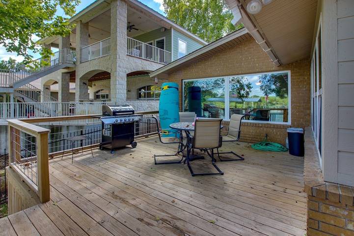 Vacation house for 14 people, with yard, with pets in Texas Hill Country