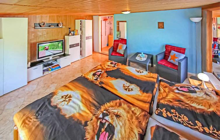 Appartement confortable avec parking, terrasse et système de sonorisation près de la plage in Waren, Lac Müritz