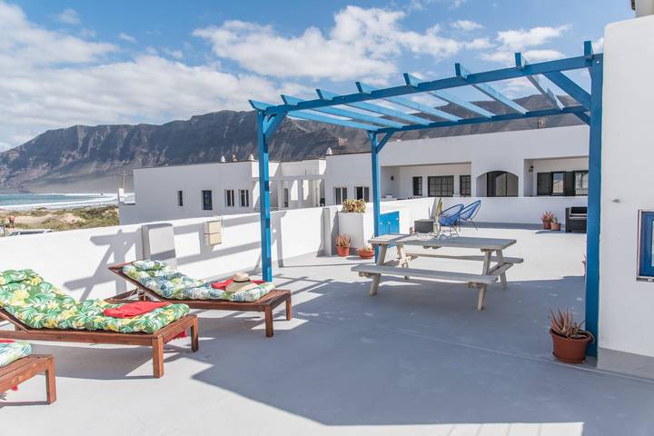 Entire apartment, Sandy Bay Home with roof terrace and sea views in Famara Beach, Teguise