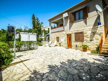 Ferienhaus für 7 Personen, mit Terrasse in Vinjerac